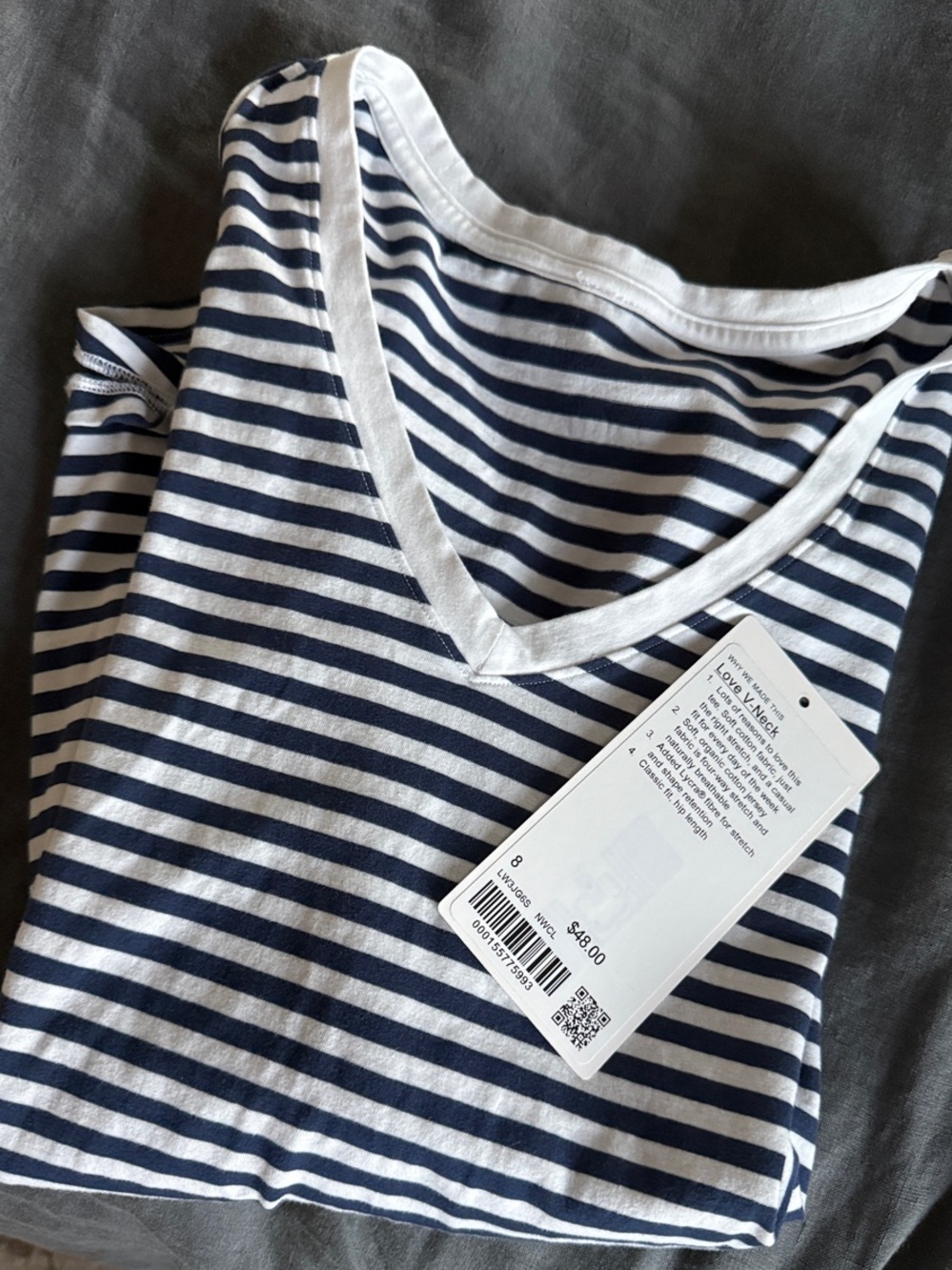 [lululemon] Love V-Neck Navy & White Tee